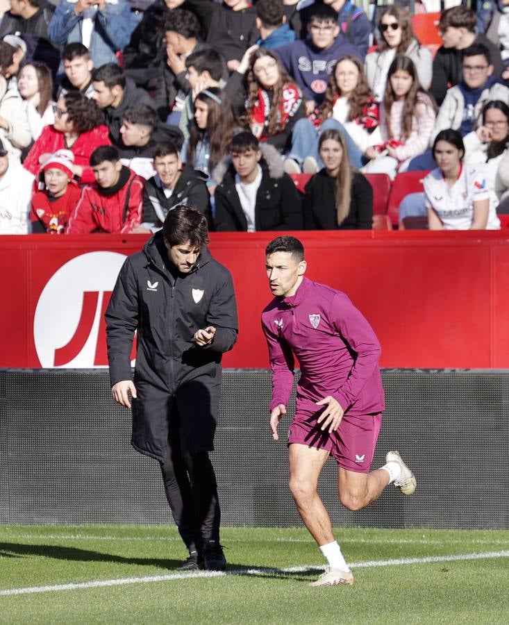 El multitudinario entrenamiento del Sevilla en el Sánchez-Pizjuán reúne a miles de aficionados