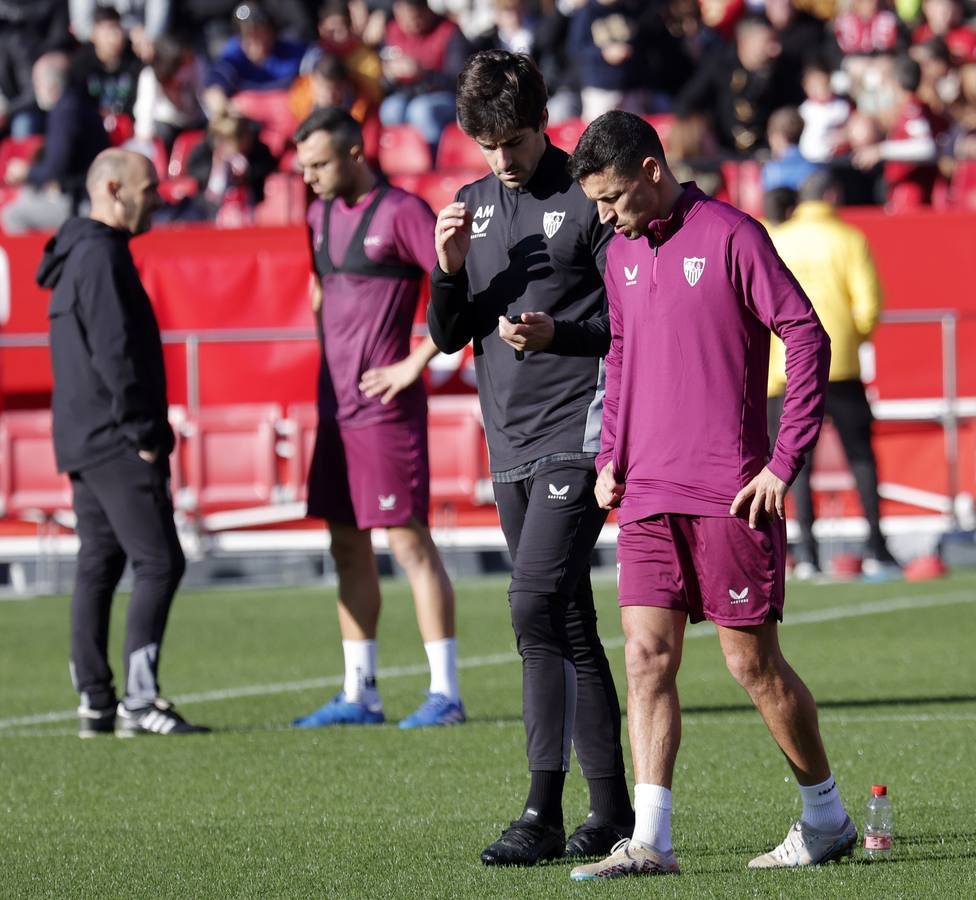 El multitudinario entrenamiento del Sevilla en el Sánchez-Pizjuán reúne a miles de aficionados