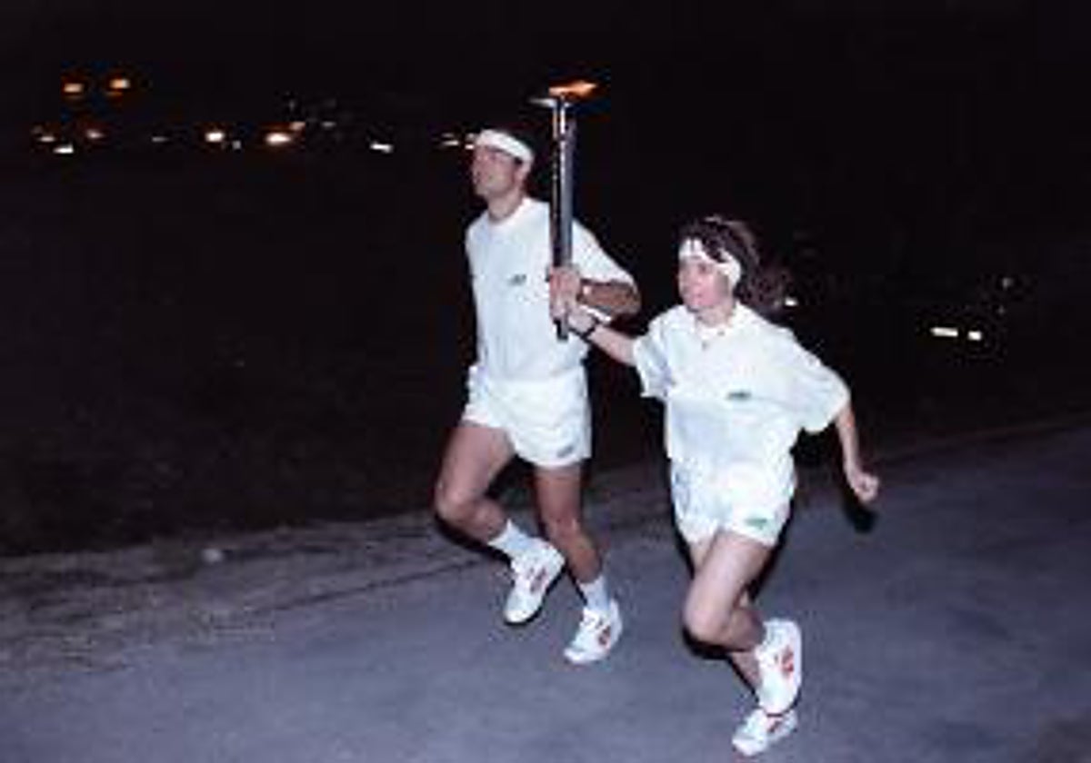 Carmen Valero, con la antorcha antes de los Juegos de Barcelona 92
