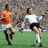 Beckenbauer, el defensa perfecto que jugó la semifinal de un Mundial con la clavícula rota