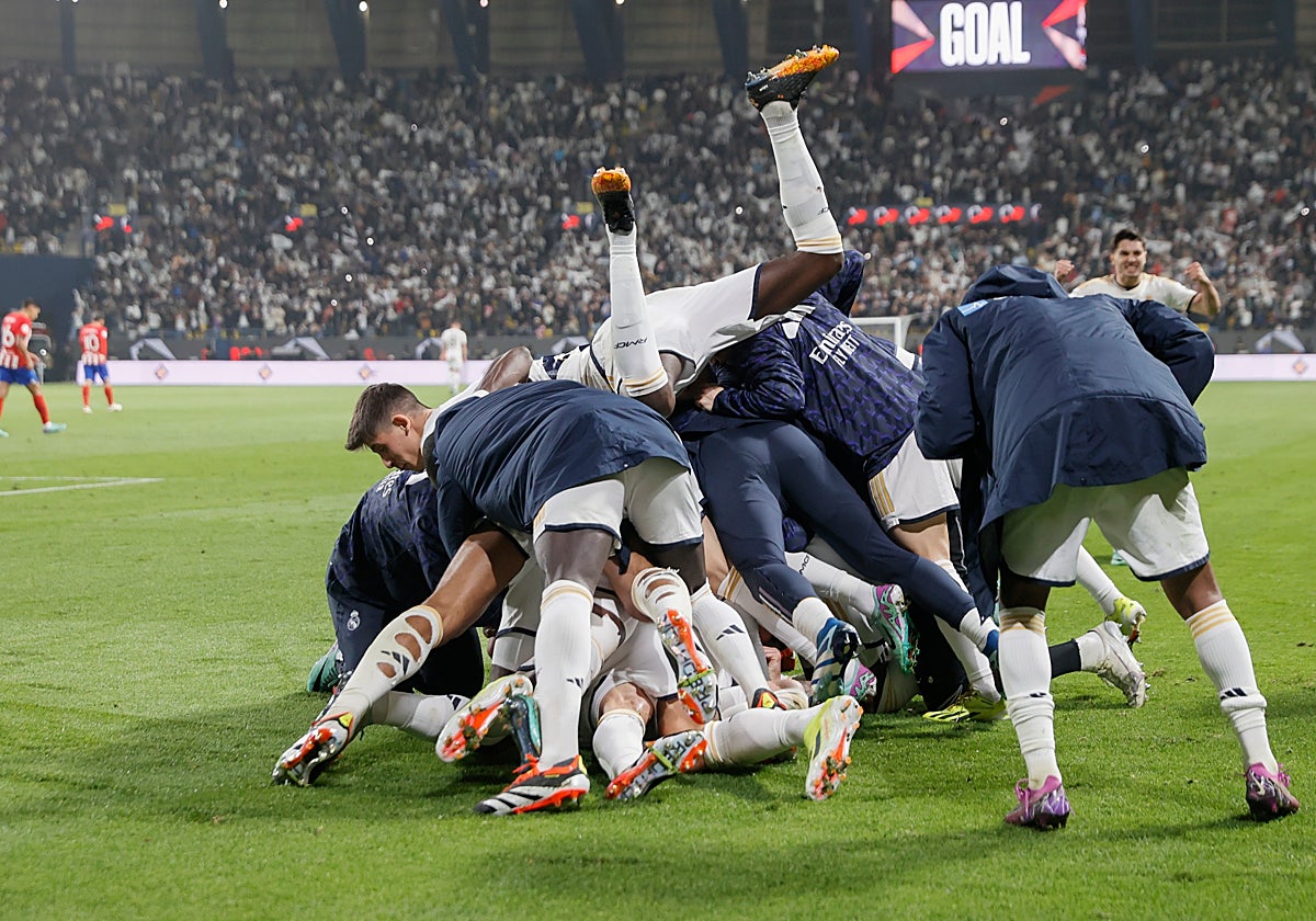 Los jugadores del Madrid se volvieron locos en la celebración del cuarto gol, ya en la prórroga