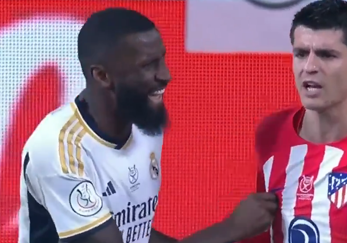 Rudiger pellizca un pezón a Morata durante la semifinal de la Supercopa