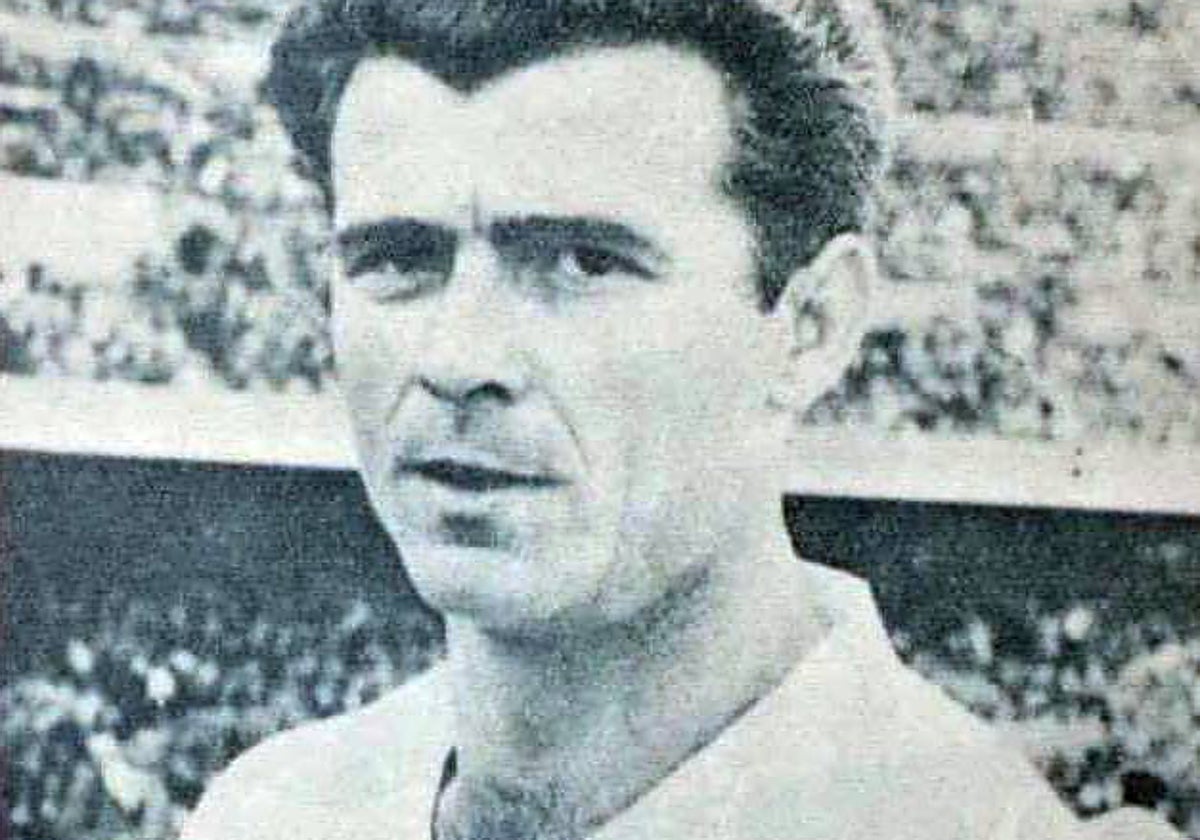 Ricardo Alós con la camiseta del Valencia CF