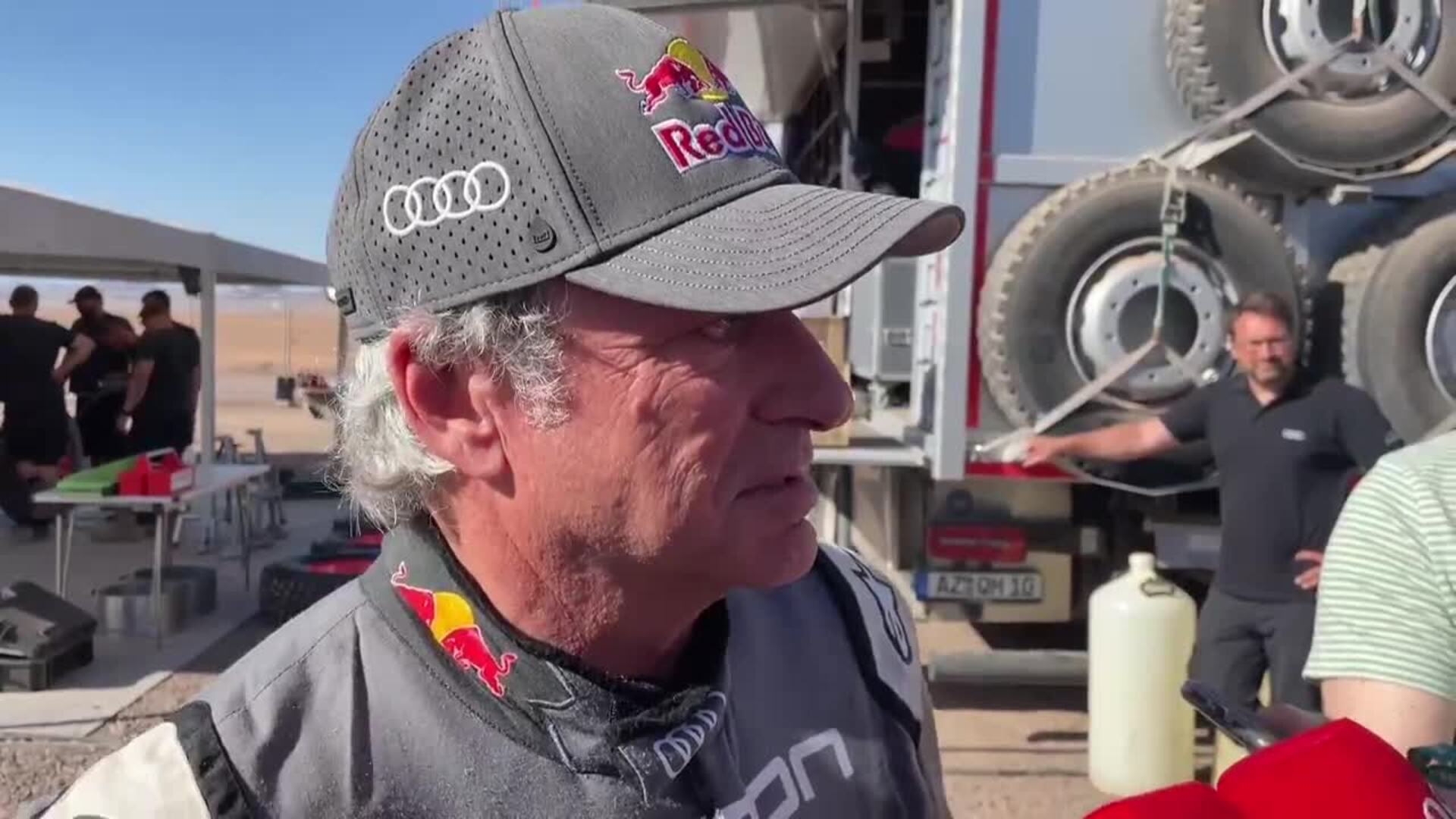 Carlos Sainz lamenta haber pinchado yendo tanto despacio como rápido