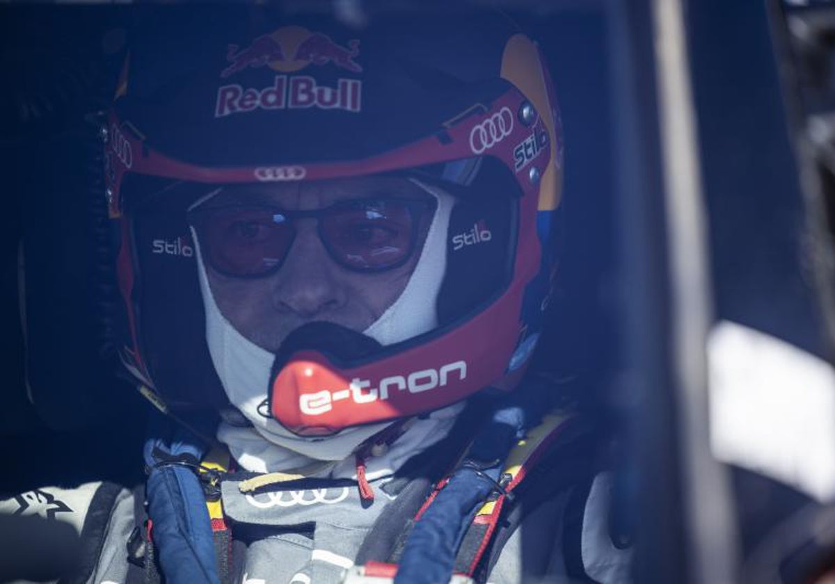 Carlos Sainz a los mandos de su Audi en el Dakar