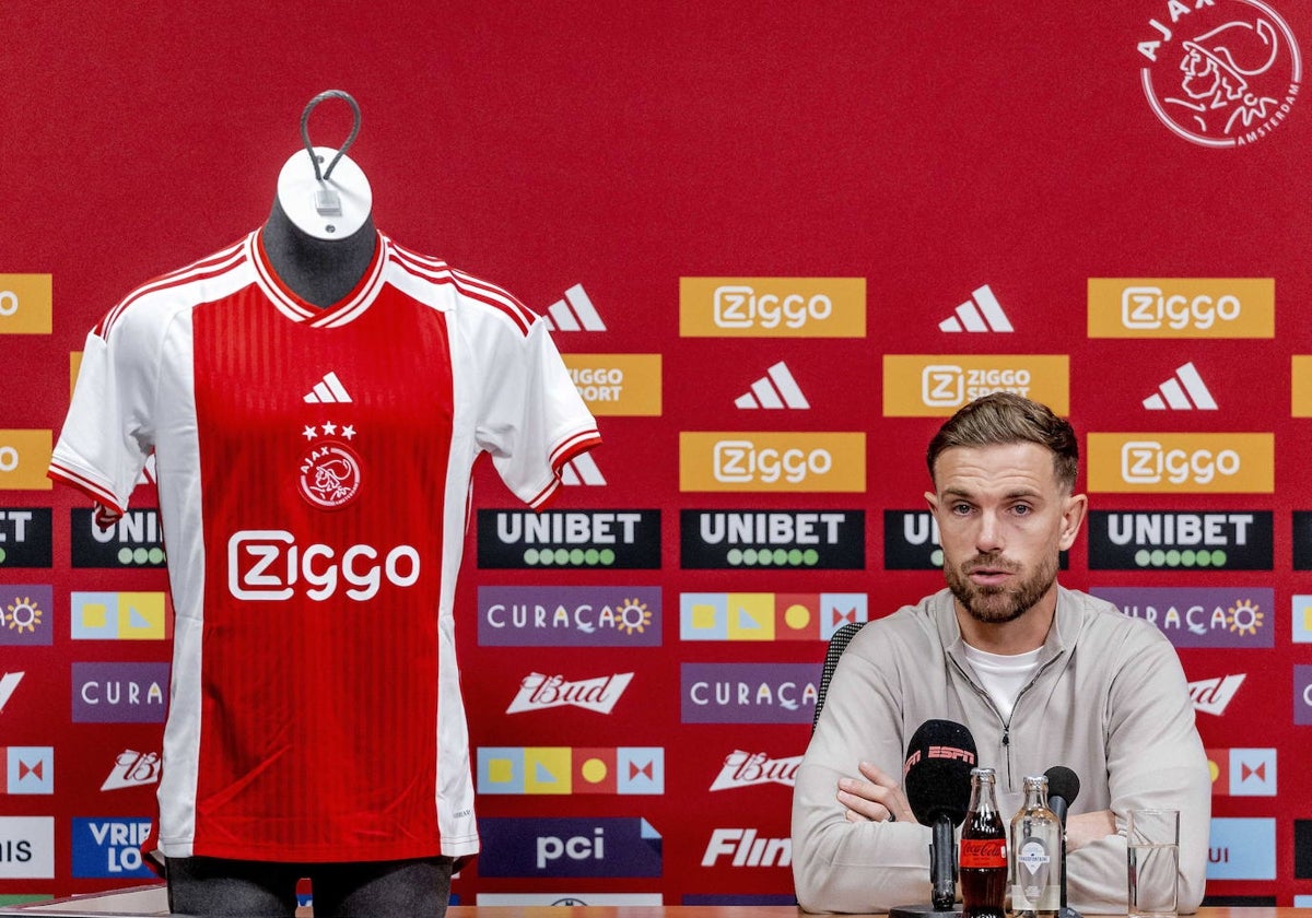 Henderson, en su presentación con el Ajax de Ámsterdam