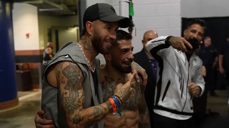 Sergio Ramos, junto a Ilia Topuria, después de su victoria frente a Josh Emmett en Florida