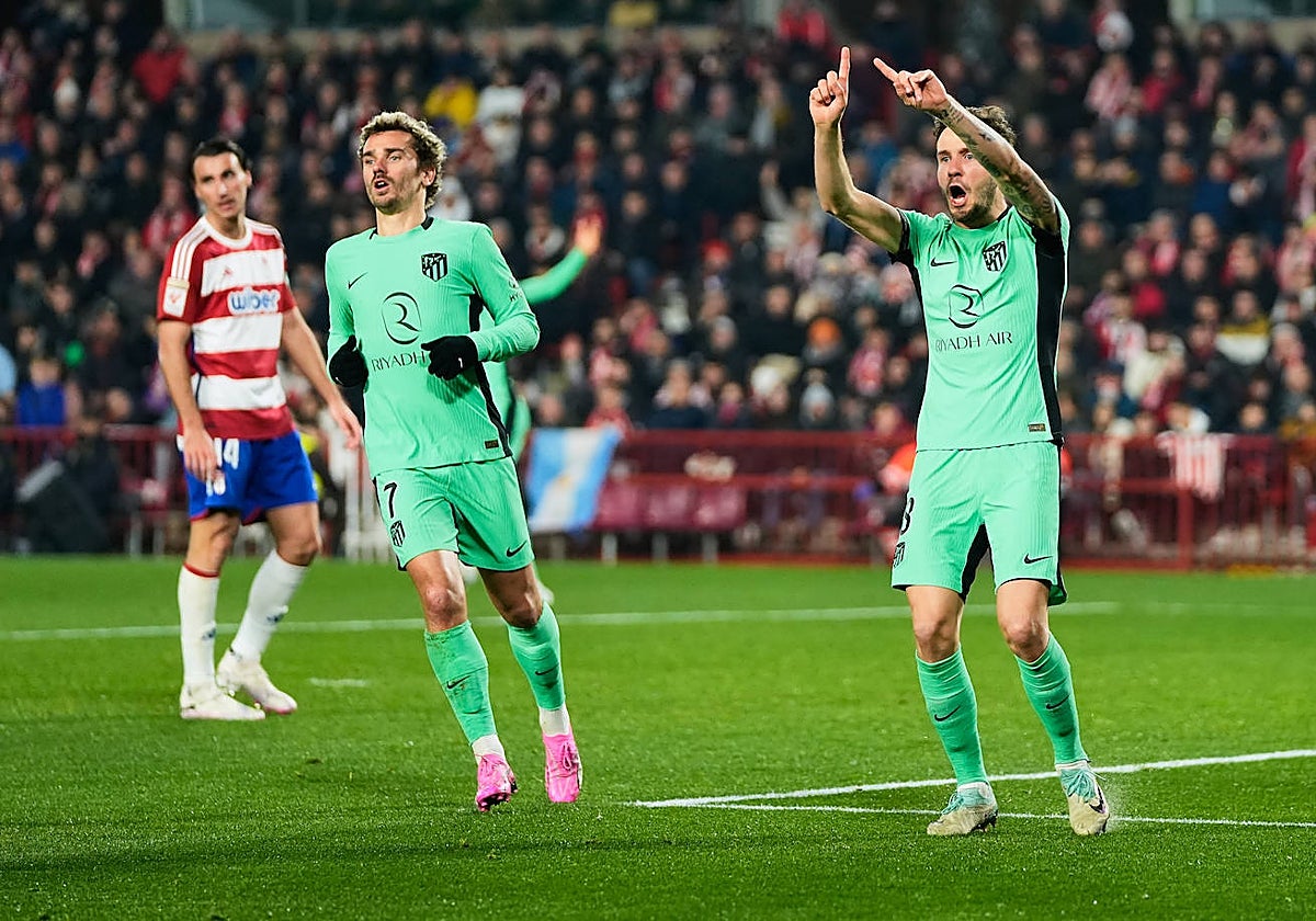 Saúl protesta tras señalarle el árbitro un fuera de juego