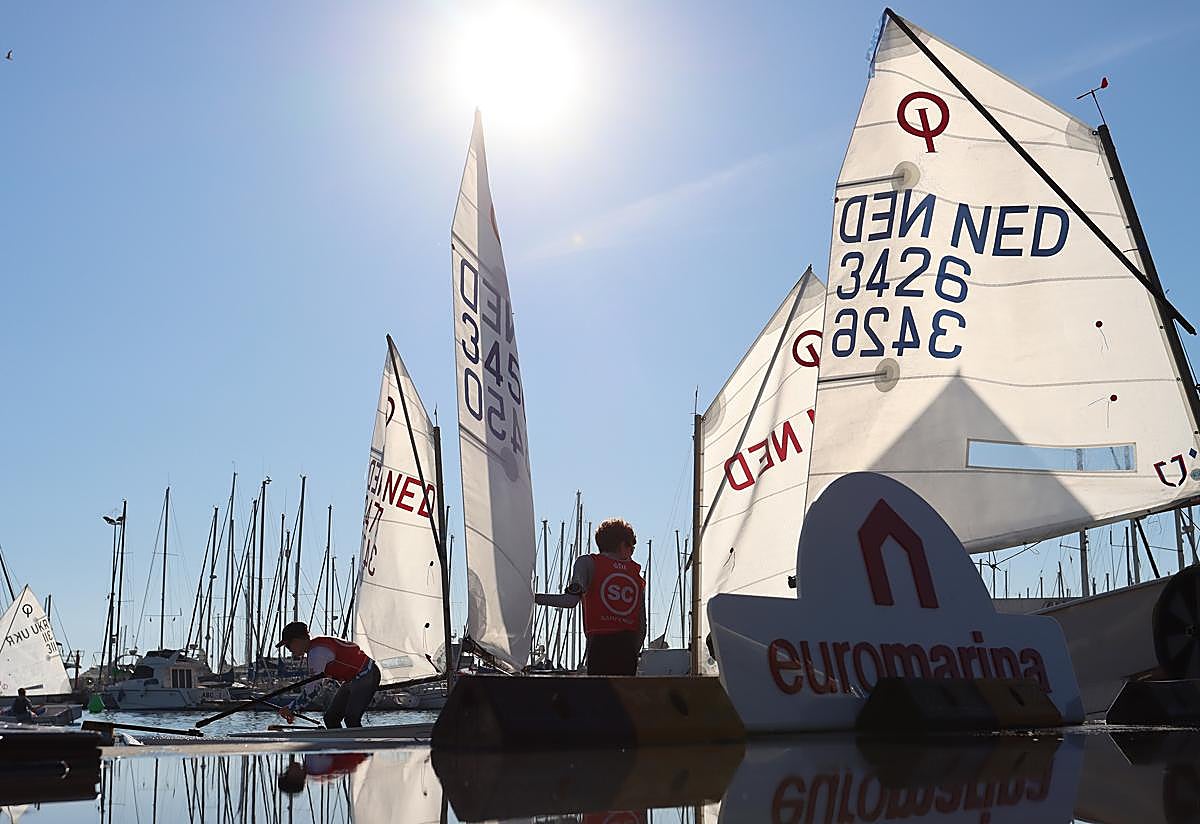 400 regatistas de 22 países intentarán conquistar el XVI Trofeo Euromarina Optimist Torrevieja 2024