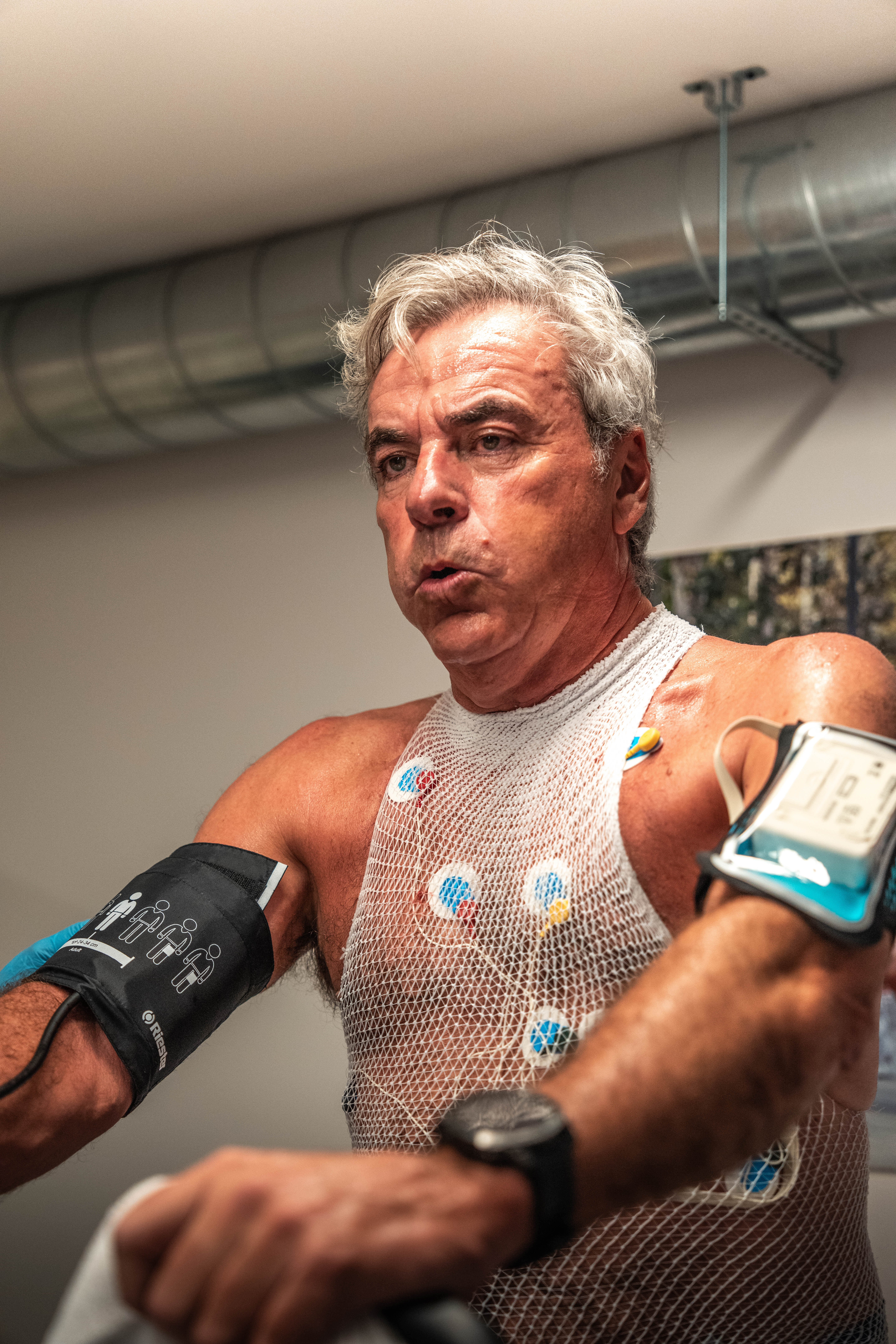 Carlos Sainz, entrenamiento de élite más allá de los 60, en imágenes