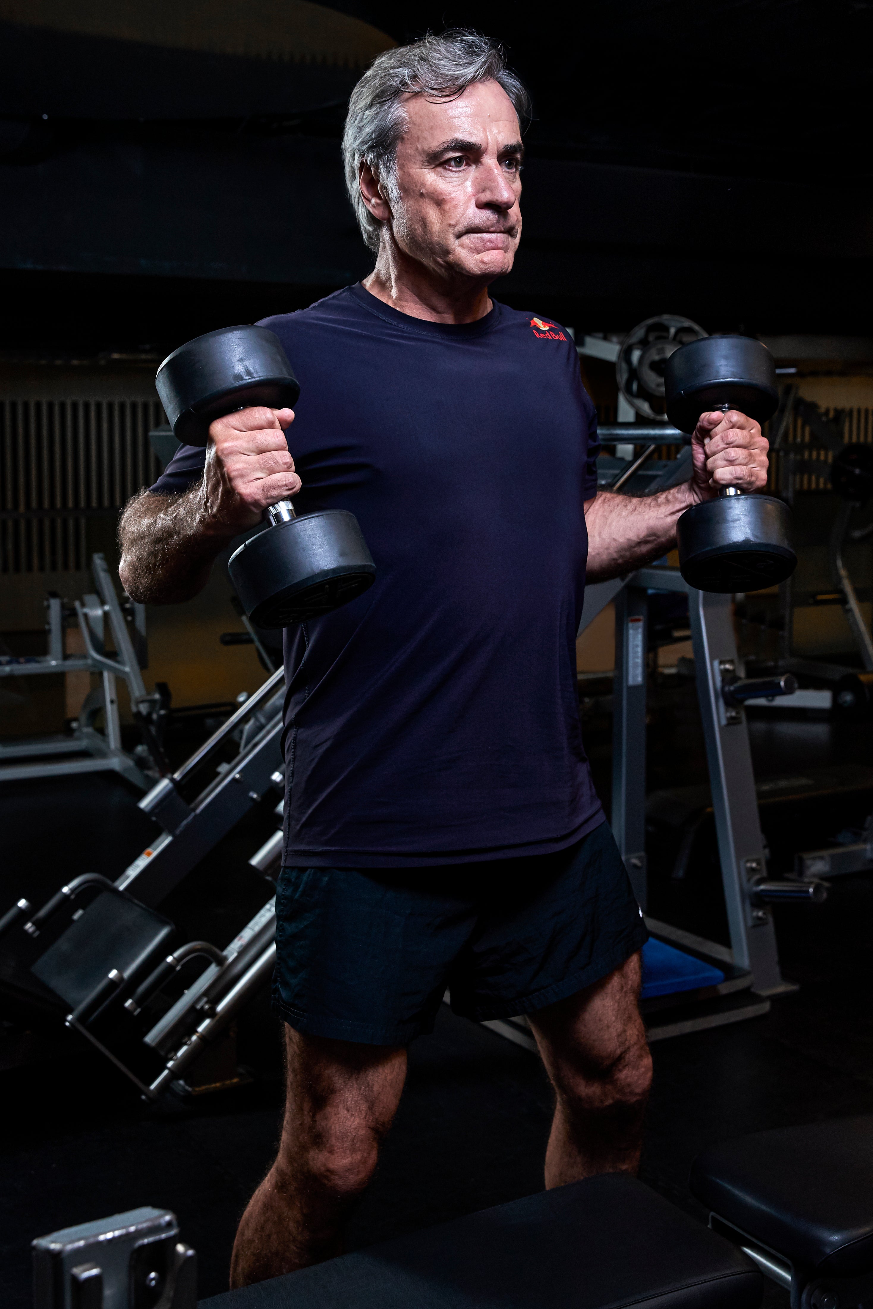 Carlos Sainz, entrenamiento de élite más allá de los 60, en imágenes