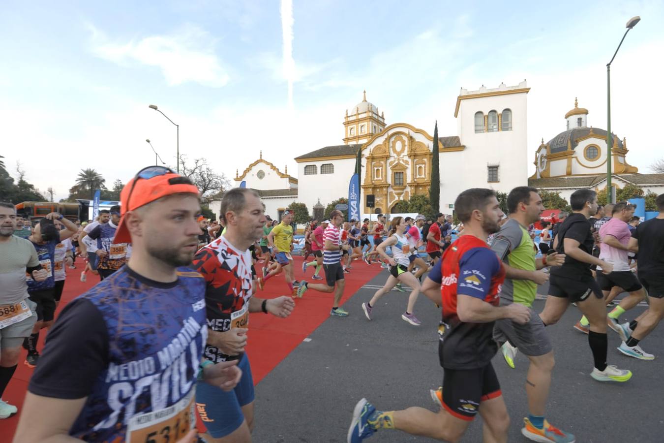 Salida del Medio Maratón en Sevilla 2024