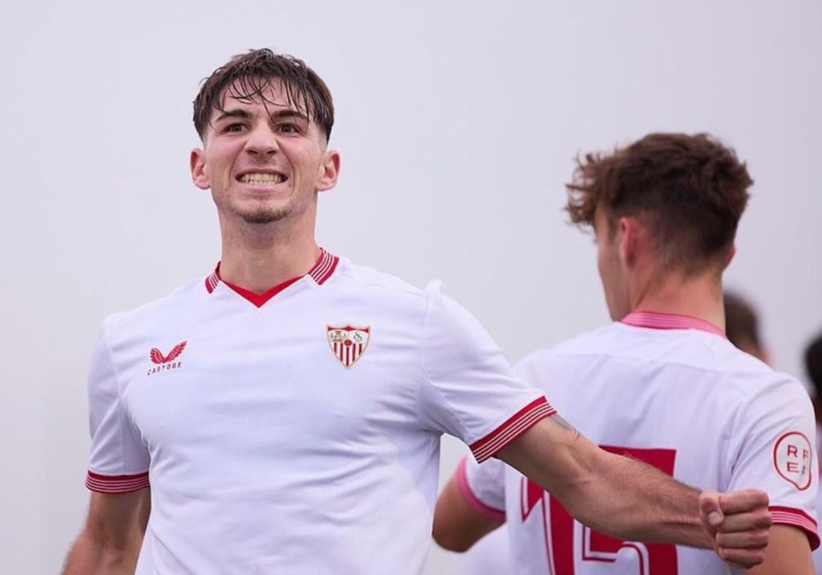 Collado celebra un gol con el División de Honor juvenil