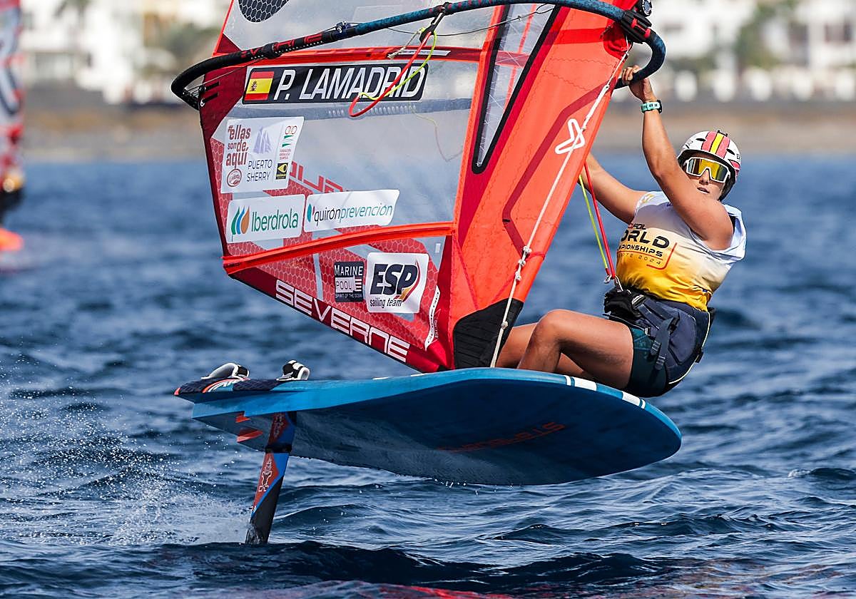 Pilar Lamadrid, segunda tras el primer día del Mundial de iQFOiL