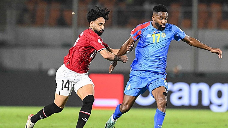 Bakambu se marcha de un adversario