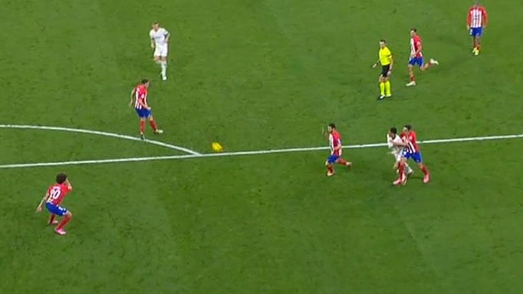 Sánchez Martínez se comió dos penaltis para el Real Madrid