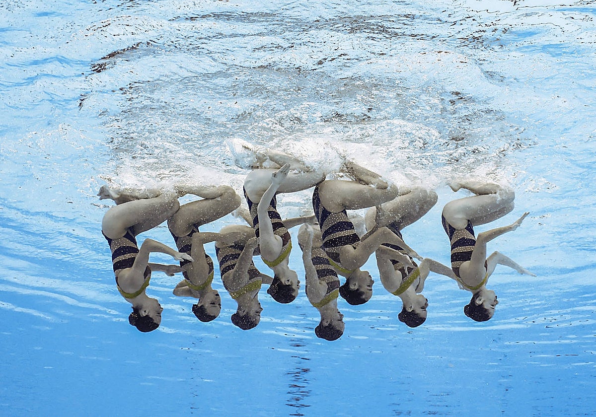 La selección española, durante la final de natación sincronizada