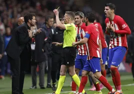 El Athletic sorprende al Atlético y lo deja con la soga al cuello