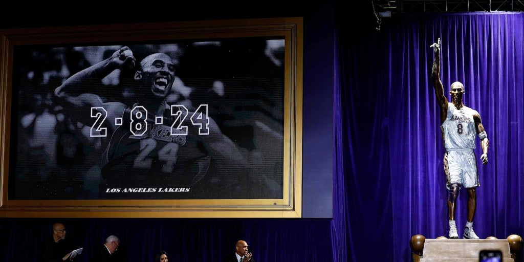 Así que este es el primer paso en el que los Lakers instalan a Kobe Bryant para la eternidad