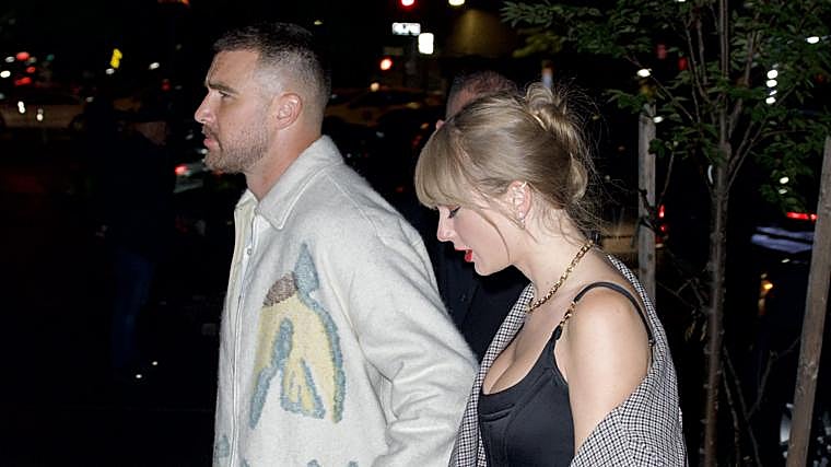 La cantante Taylor Swift y su novio Travis Kelce