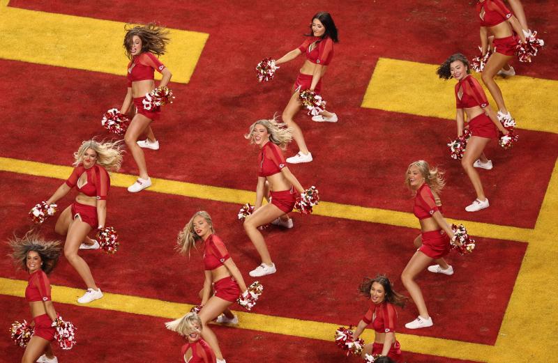 La Super Bowl, en imágenes: las mejores jugadas, el espectáculo de Usher, las reacciones de Taylor Swift y un espontáneo que ha saltado al campo