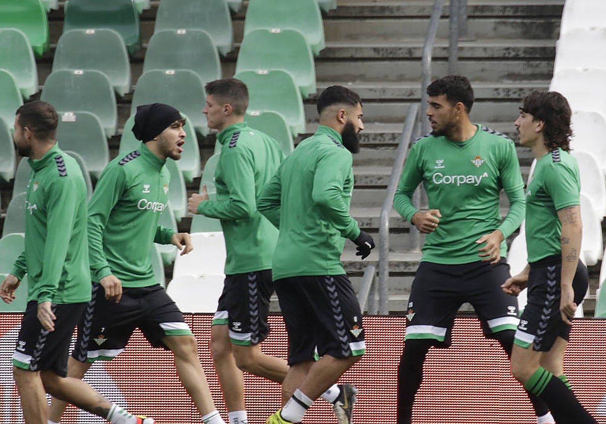Aitor, Abde, Altimira, Fekir, Chadi Riad y Bellerín, en el último entrenamiento previo al Betis - Dinamo de Zagreb
