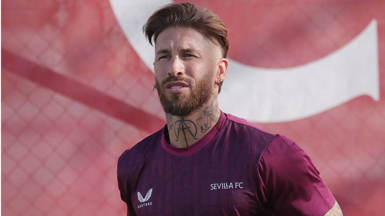 Sergio Ramos, en su primer entrenamiento con el Sevilla 23-24