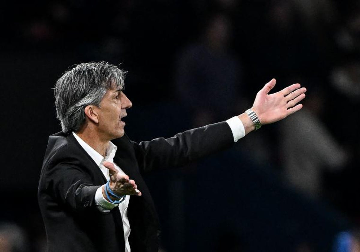 Imanol se muestra contrariado en un lance del PSG - Real Sociedad