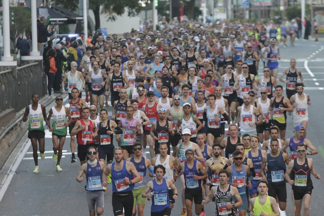 Corredores por el centro histórico de Sevilla