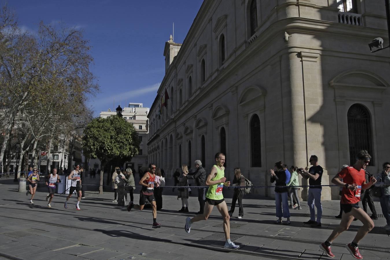 Corredores por el centro histórico de Sevilla