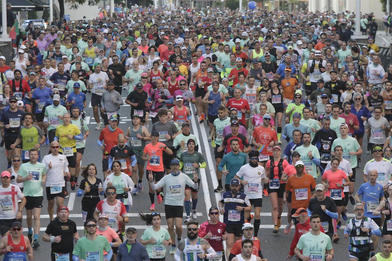 Corredores por el centro histórico de Sevilla