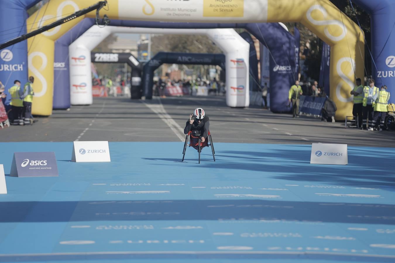 Corredores llegando a la meta del maratón