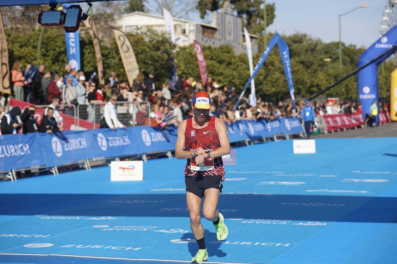 Corredores llegando a la meta del maratón