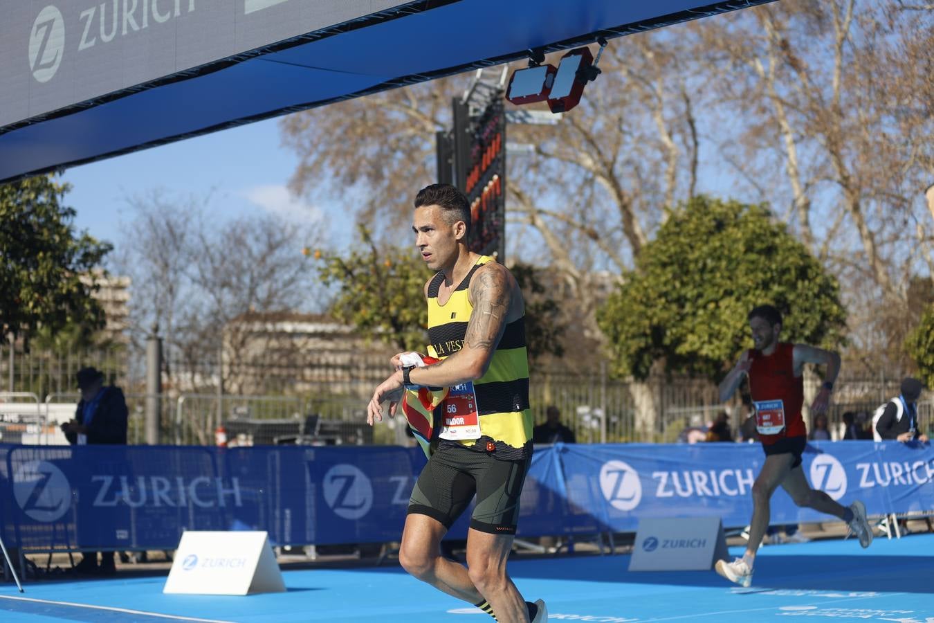 Corredores llegando a la meta del maratón