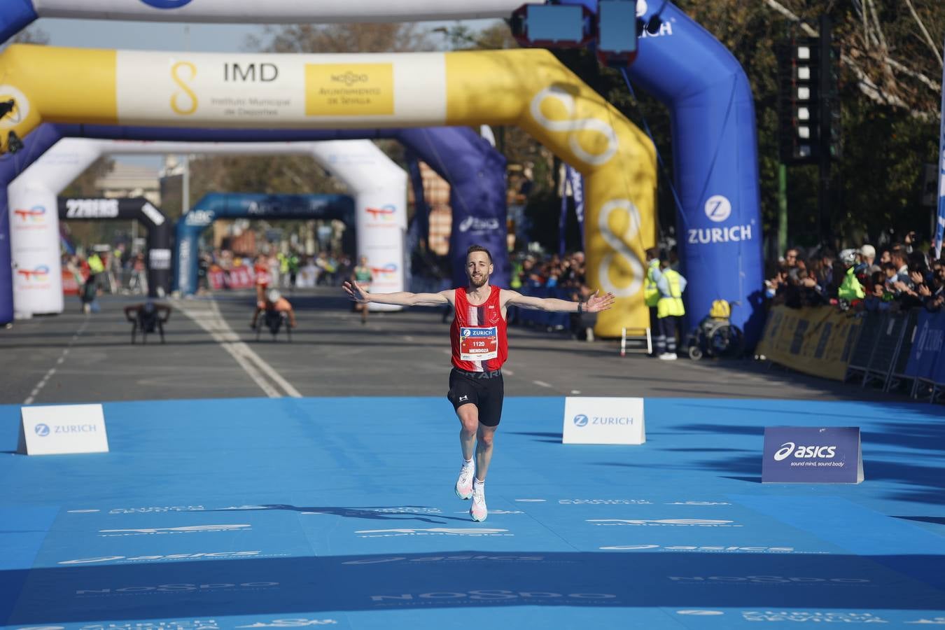 Corredores llegando a la meta del maratón