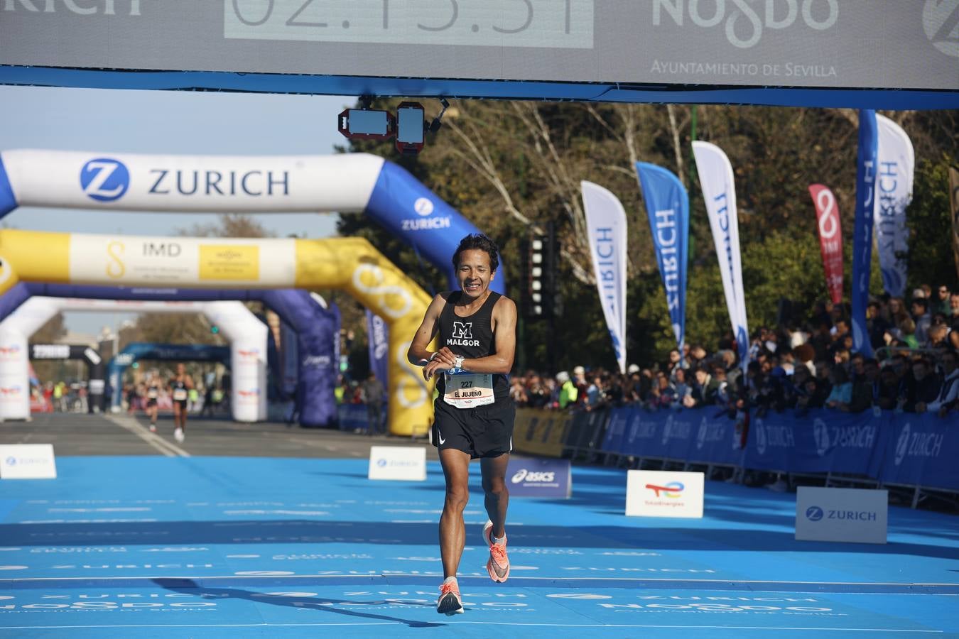 Corredores llegando a la meta del maratón
