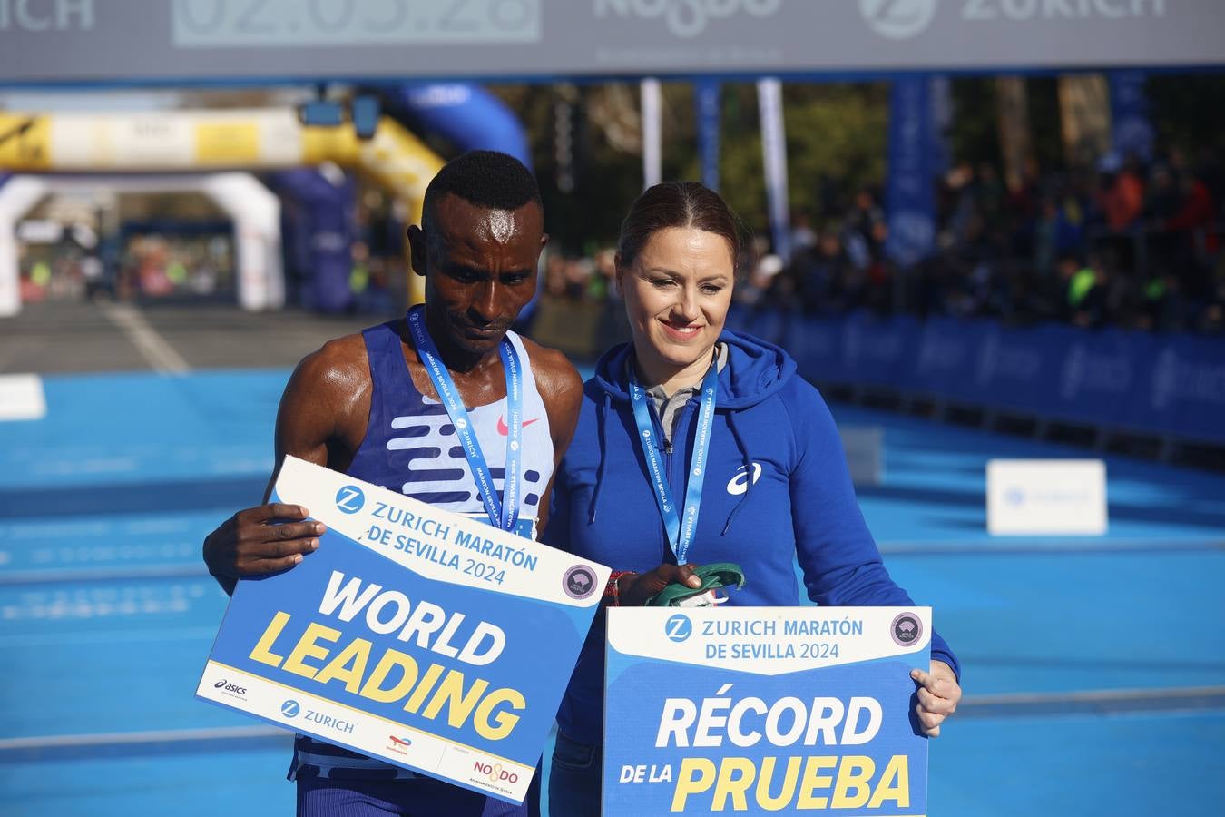 Corredores llegando a la meta del maratón