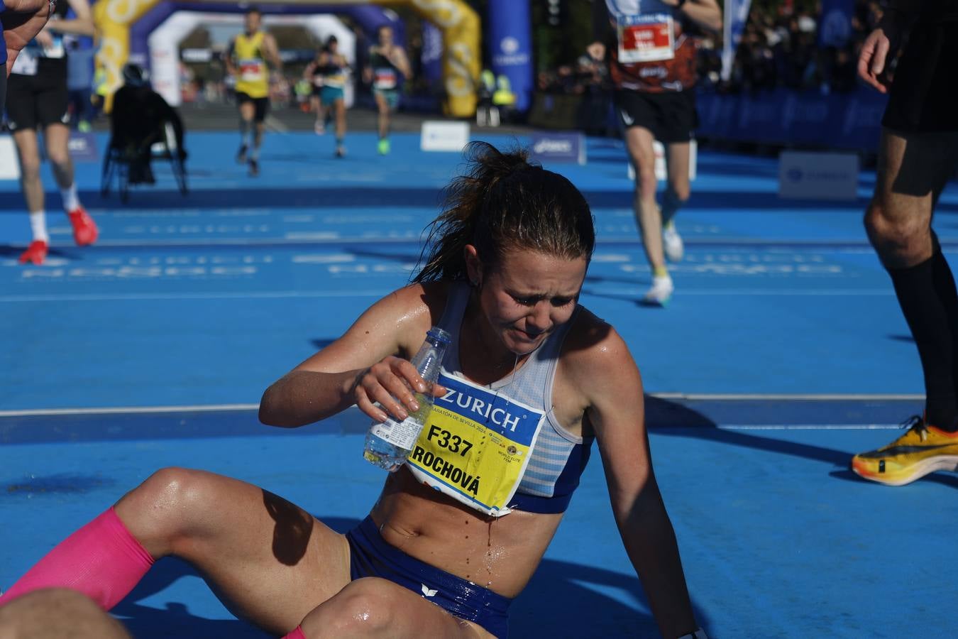 Corredores llegando a la meta del maratón