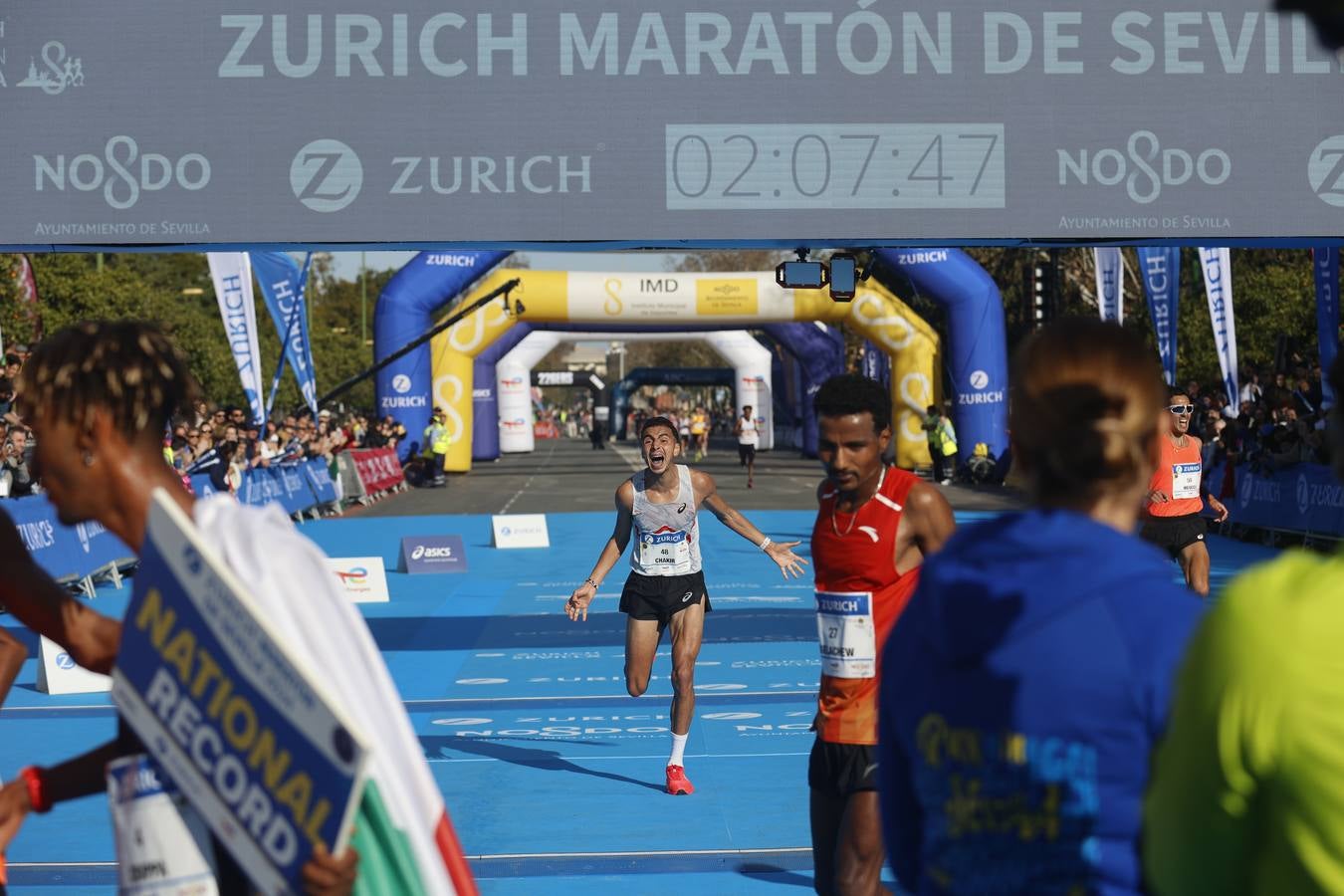 Corredores llegando a la meta del maratón