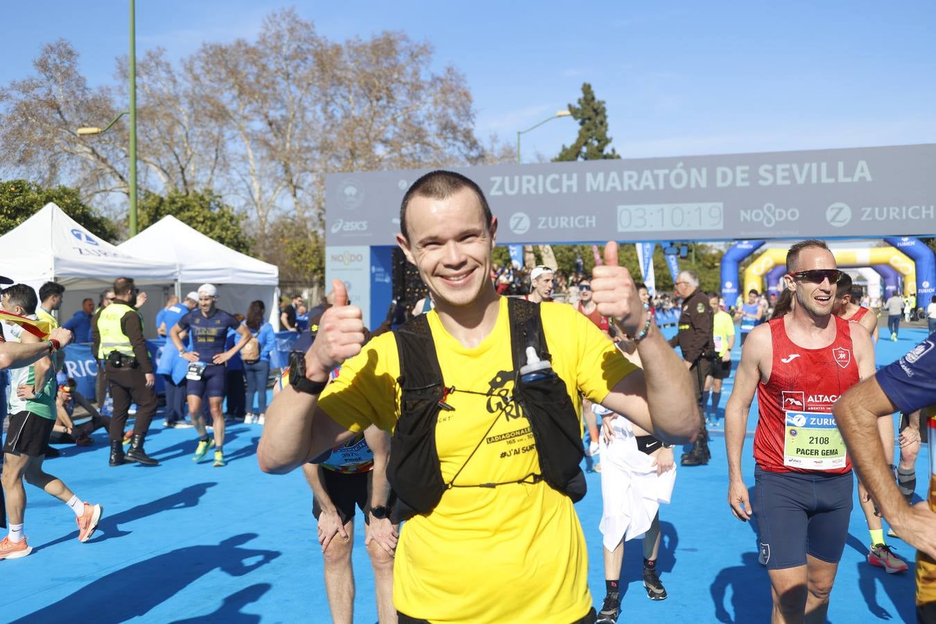Corredores llegando a la meta del maratón