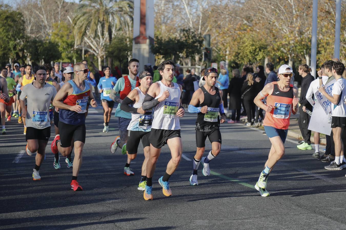 Corredores del maratón por Barqueta y Torneo