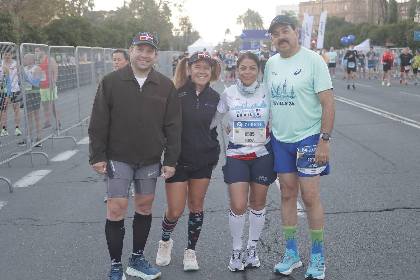 Grupos de corredores en la salida del maratón