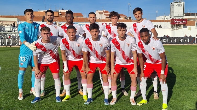 El Sevilla Atlético se aferra al liderato y resiste ante el Yeclano (0-0)