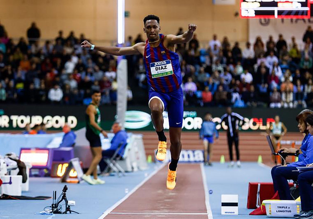 Jordan Díaz, durante uno de sus saltos en Gallur