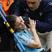 La asistente Porras Ayuso se choca con un cámara y abandona el Betis - Athletic