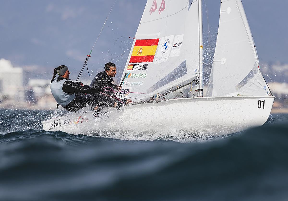 Xammar y Brugman llegan líderes a la final del Mundial de 470 con la medalla asegurada