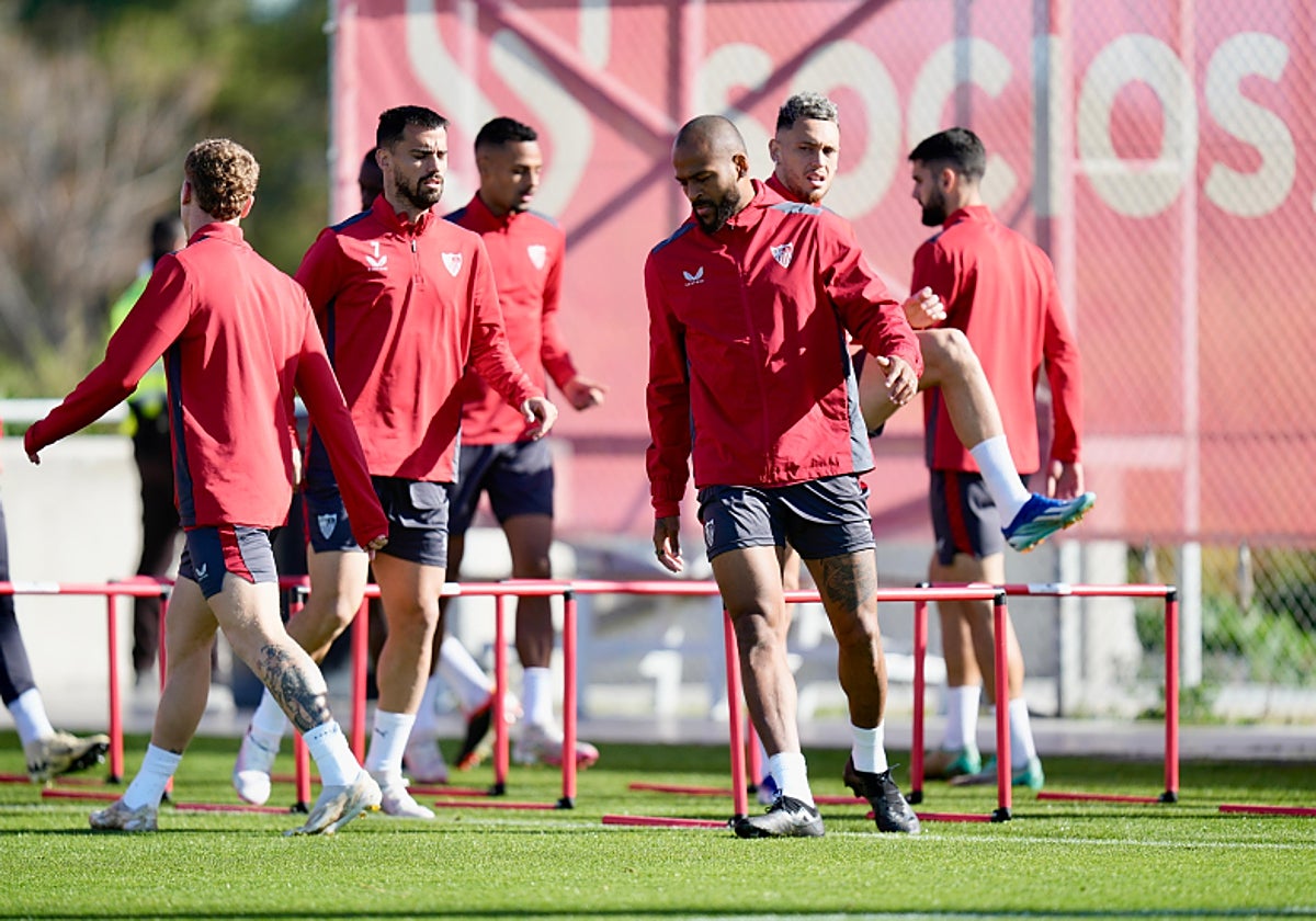 Marcao se une al grupo en el entrenamiento de este domingo del Sevilla FC