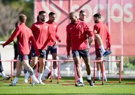 Marcao se une al grupo en el entrenamiento de este domingo del Sevilla FC