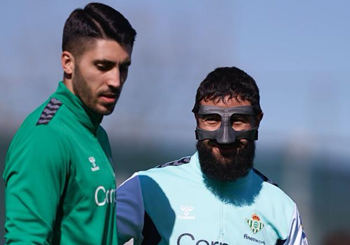 Fekir, con Rui Silva en el entrenamiento de este martes