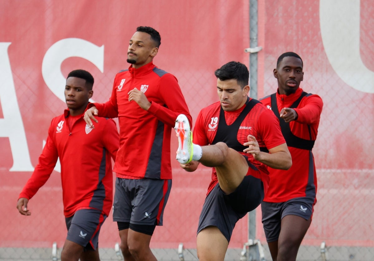 Idumbo, Sow, Acuña y Soumaré, durante el entrenamiento de este miércoles